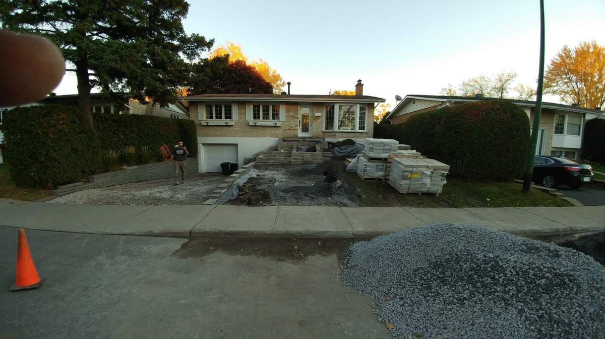 Projet Boisclair pendant les travaux, marches à moitié montées